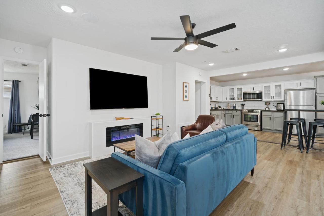 The Gated Modern Home Near Nrg And Medical Center Houston Exterior photo