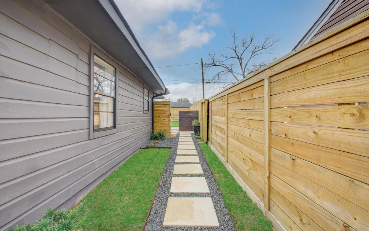 The Gated Modern Home Near Nrg And Medical Center Houston Exterior photo