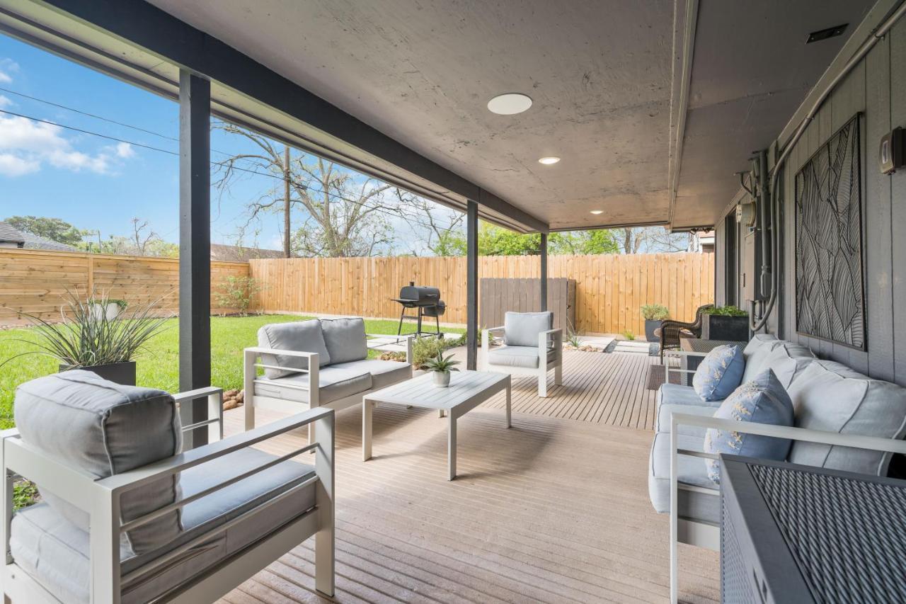 The Gated Modern Home Near Nrg And Medical Center Houston Exterior photo