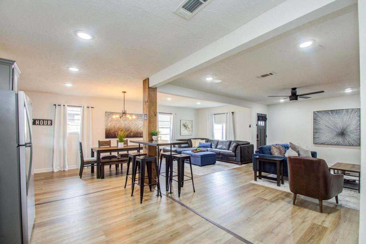 The Gated Modern Home Near Nrg And Medical Center Houston Exterior photo